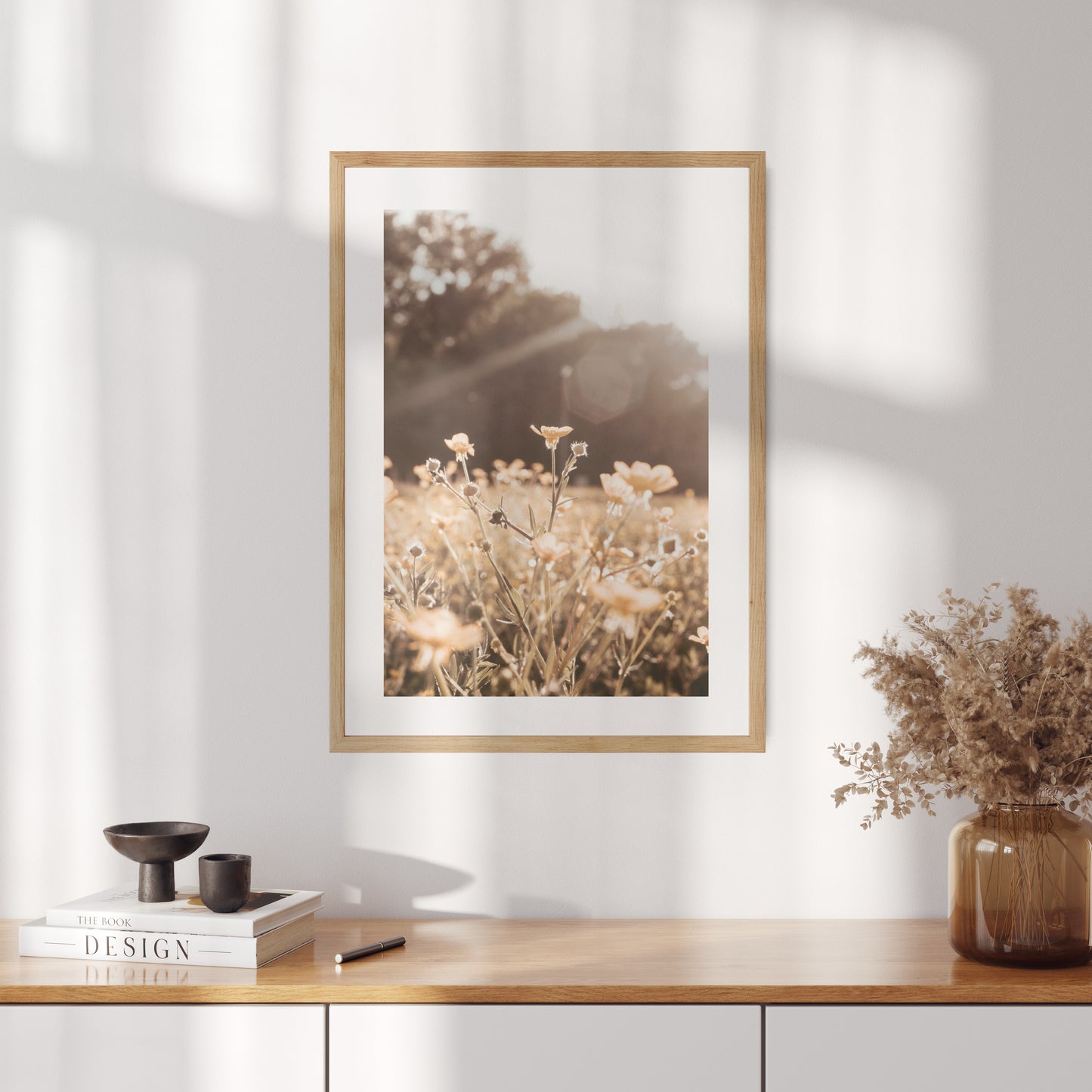 Boho plakát s fotografií lučních květin při západu slunce